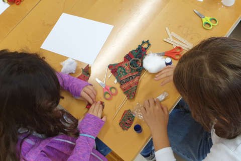 Kids during a laboratory